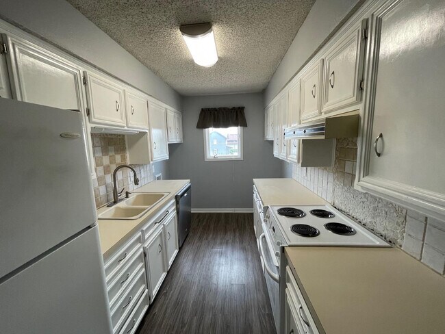 Building Photo - 129 Troy Ave