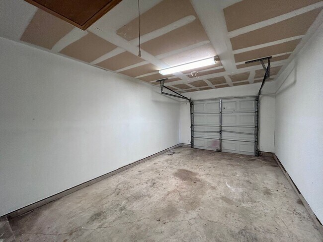 Building Photo - 3007 Kestrel Dr