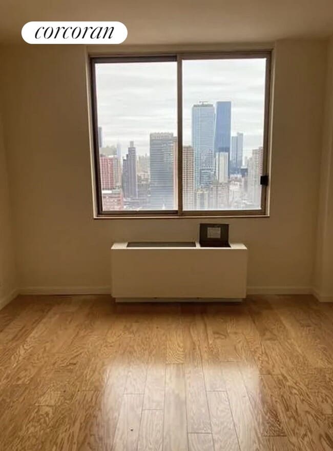 Building Photo - 350 W 50th St