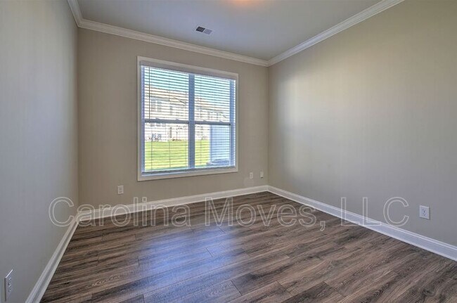 Building Photo - 572 Yellow Fox Rd