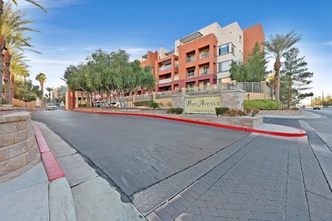 Building Photo - Beautifully Upgraded Park Avenue Condo Ava...