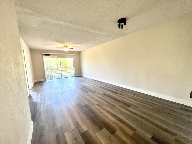 Building Photo - 120 Sparrow Dr