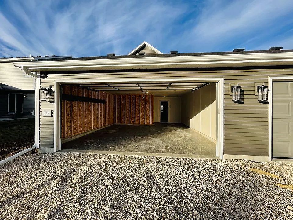 Building Photo - 915 Blue Crane Run