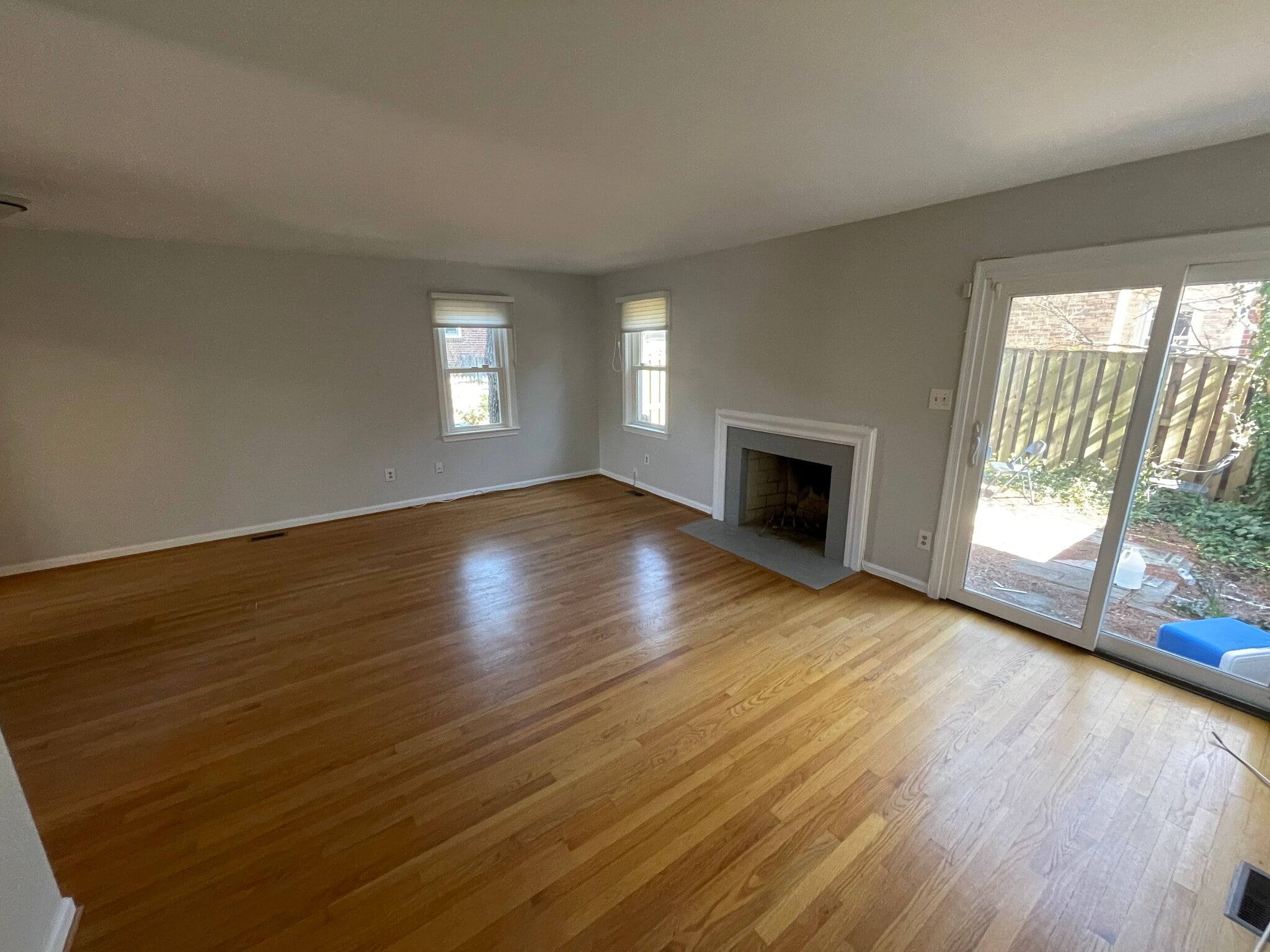 Building Photo - 845 N Greenbrier St