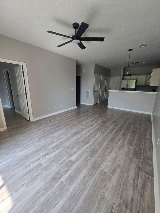 Building Photo - 504 River Oaks Dr
