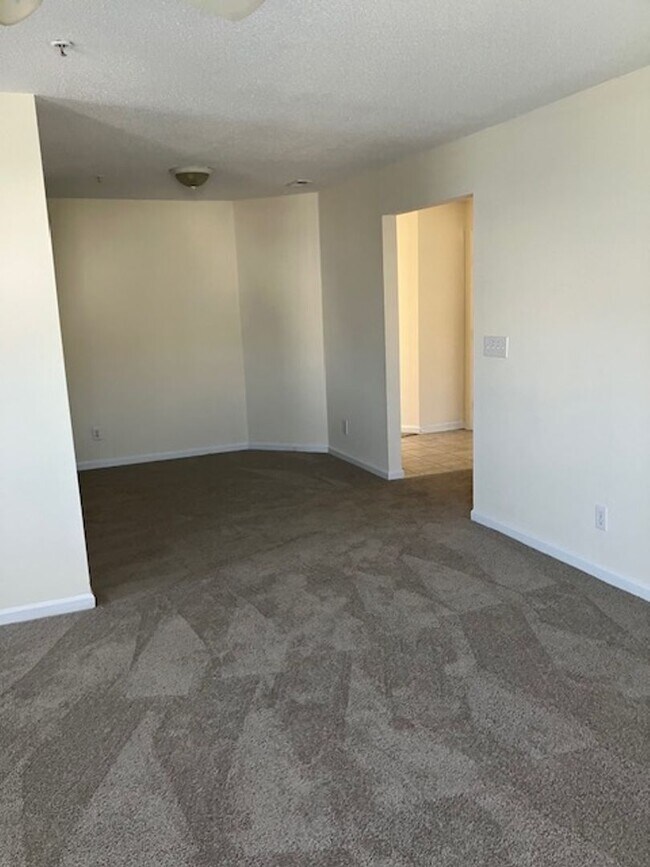 Building Photo - 904-H Litchfield Way