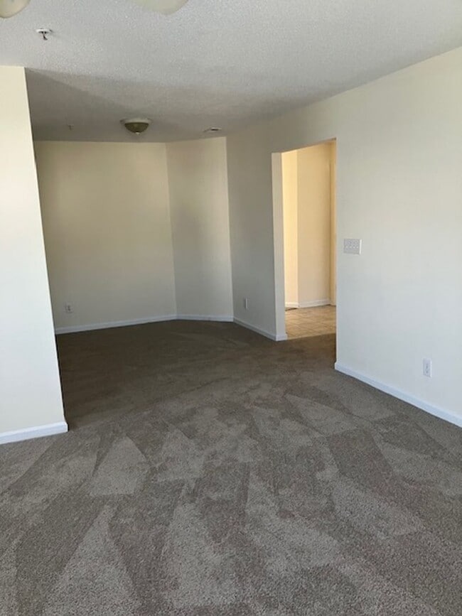Building Photo - 904 Litchfield Way