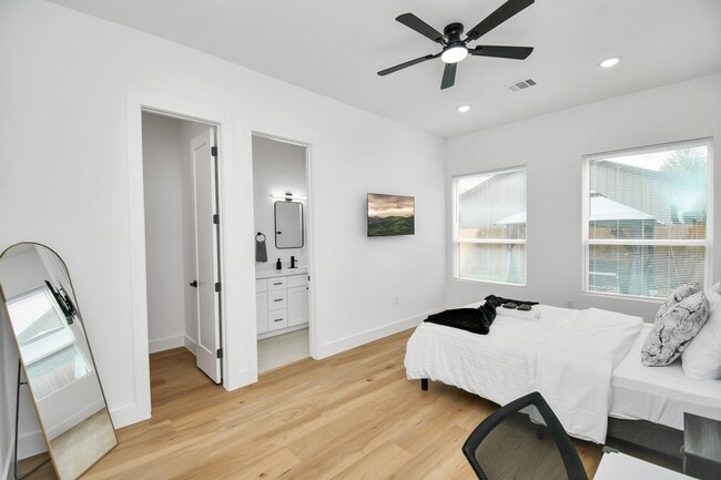 Building Photo - 7129 Sidney St