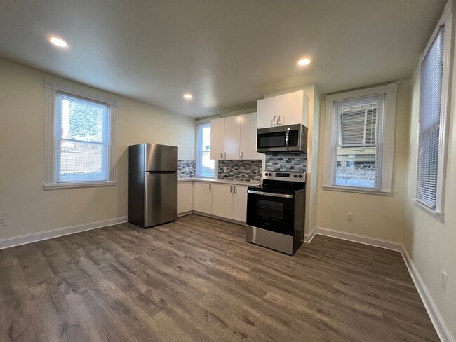 Building Photo - Updated 1BR Apartment Now Available