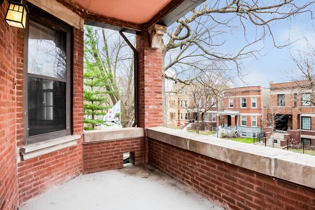 Private Balcony - 2419 W Wilson Ave
