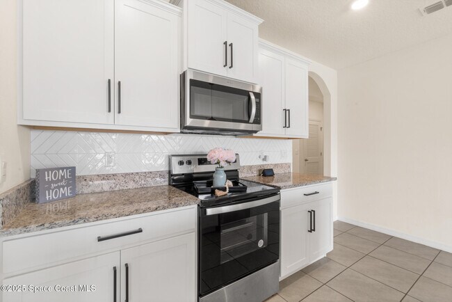 Building Photo - 1854 Capital Dr