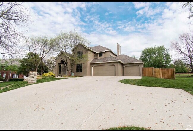 Building Photo - 1524 Foxfire Dr