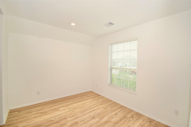 Building Photo - 3735 Rock Ledge Dr