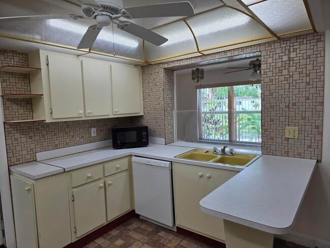 Building Photo - 7195 NW 9th Ct