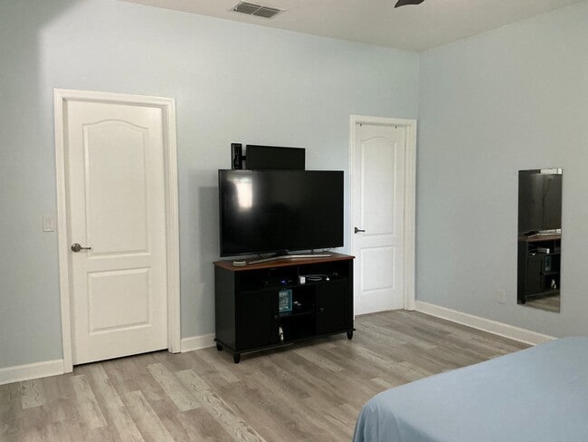 Building Photo - 15662 Signature Drive