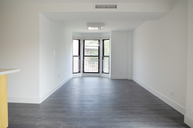 Interior Photo - 1400 E. 57th Street