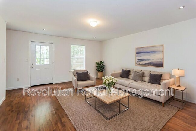 Building Photo - 107 Timber Ridge Dr