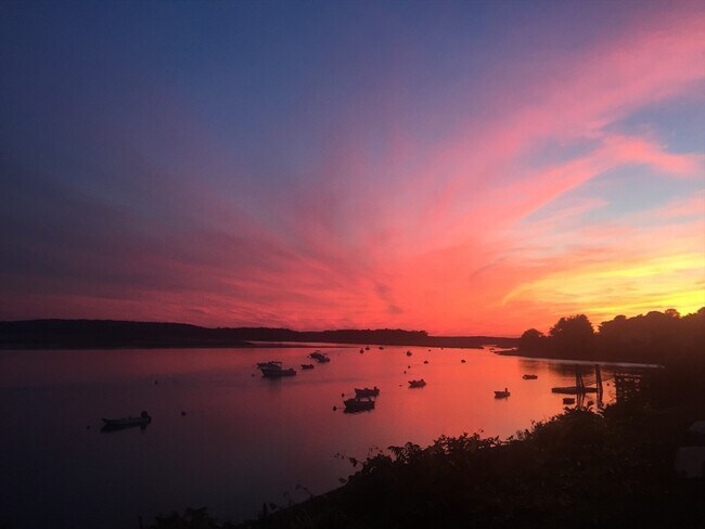 Building Photo - 12 Cove Rd