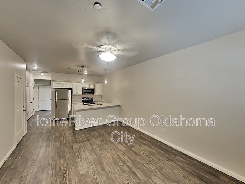 Building Photo - 418 Vail Cir