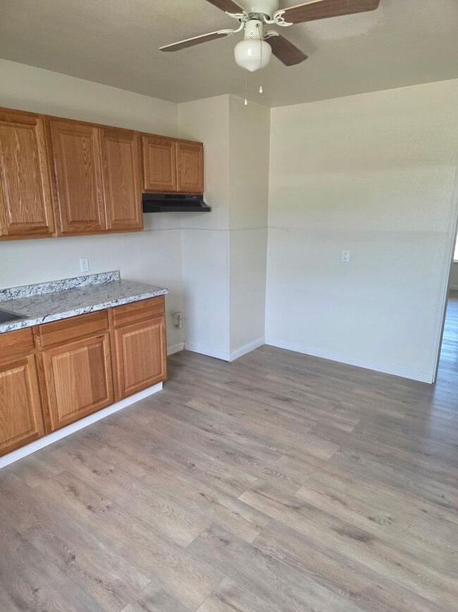 Building Photo - 1506 W Yucca Ave