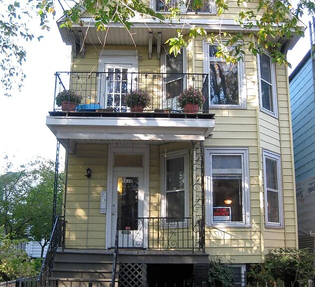 Building Photo - 1618 W Carmen Ave