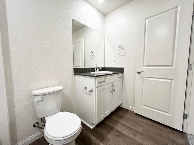 Building Photo - 2625 Dahlia Fls Ave