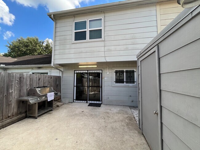 Building Photo - 6416 Bankside Dr