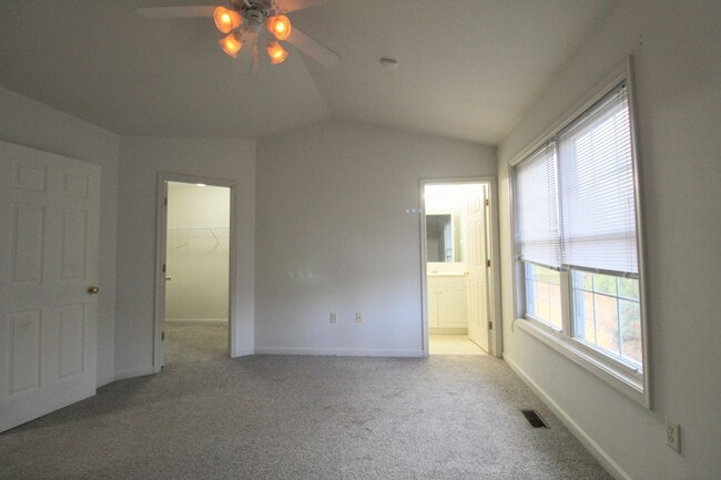 Building Photo - 3-Bedroom Townhome with Bonus Room, Large Deck and Garage!