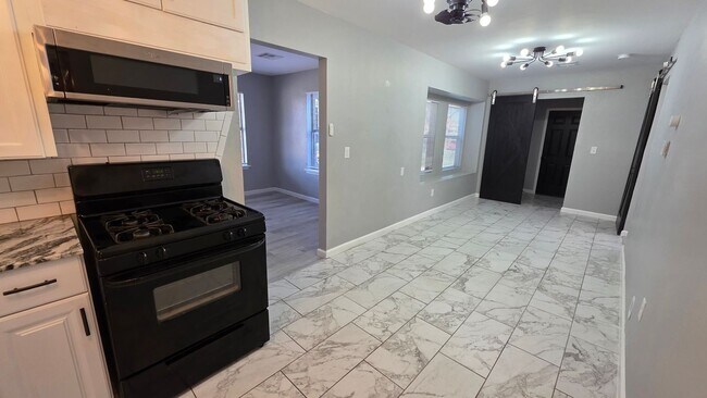 Building Photo - 1536 SW 38th St