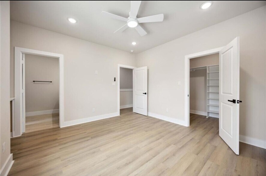 Building Photo - 222 Canino Rd