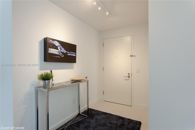 Building Photo - 501 NE 31st St