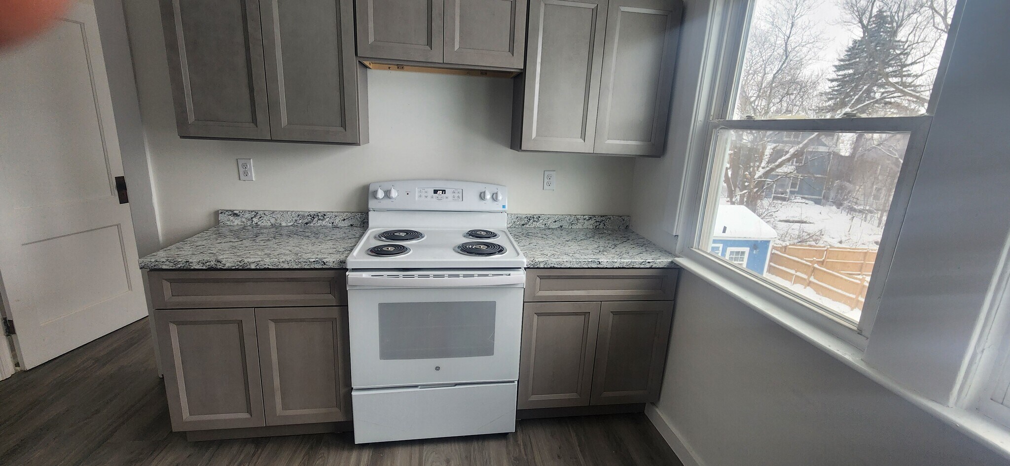 Building Photo - 619 Tracy St