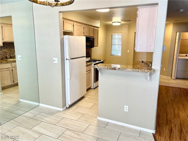 Building Photo - 8457 Pacific Fountain Ave