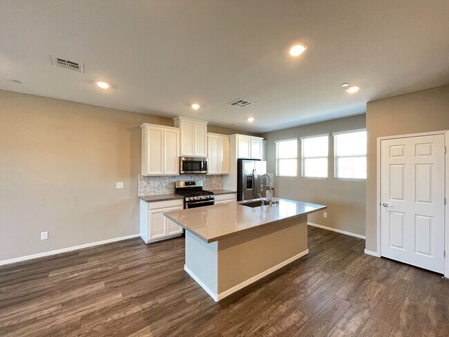 Building Photo - Stunning Summerlin Townhome with Private Downstairs Suite – Gated Community