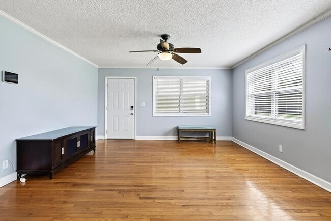 Building Photo - 6635 Blackwood Dr