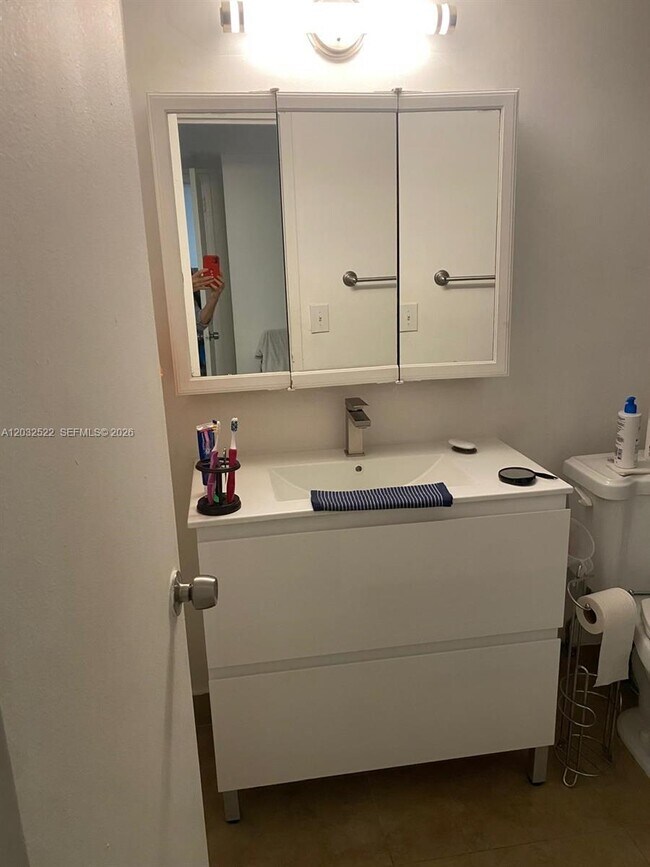 Building Photo - 13155 Ixora Ct