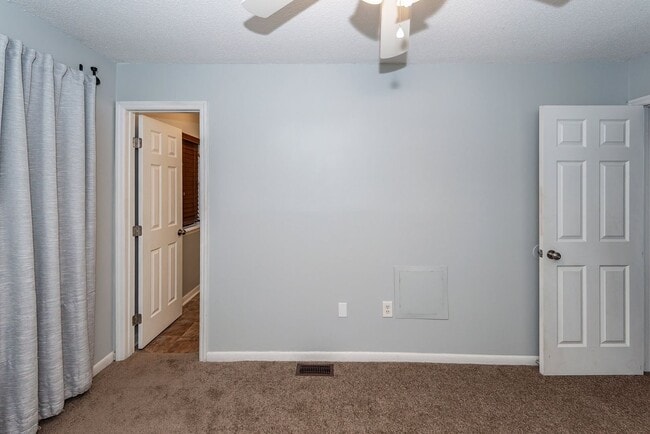 Building Photo - 3 Bedroom 2.5 Bath Condo in Parsonage Poin...