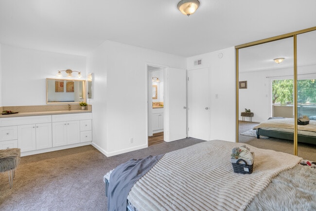 Building Photo - 4252 Comet Cir