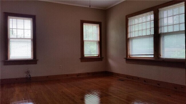 Building Photo - 525 NW Eubanks St