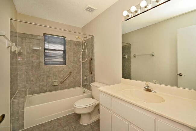 Building Photo - 840 Ridge Lake Dr