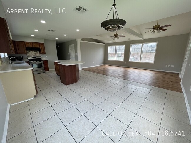 Building Photo - 2121 Montesquieu St