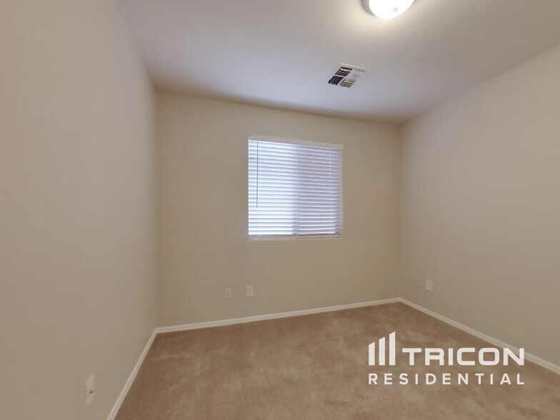 Building Photo - 15480 W Yucatan Dr
