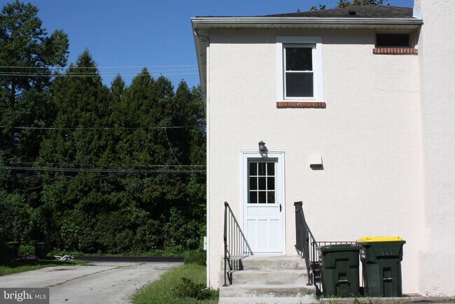 Building Photo - 545 Northbrook Rd