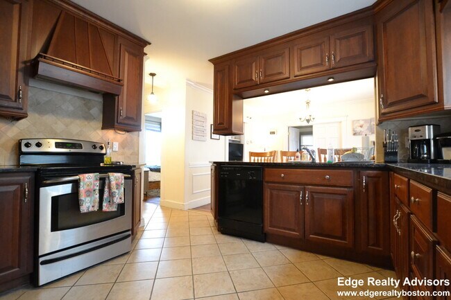 Building Photo - 70 S Hobart St