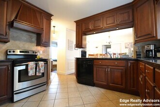 Building Photo - 70 S Hobart St