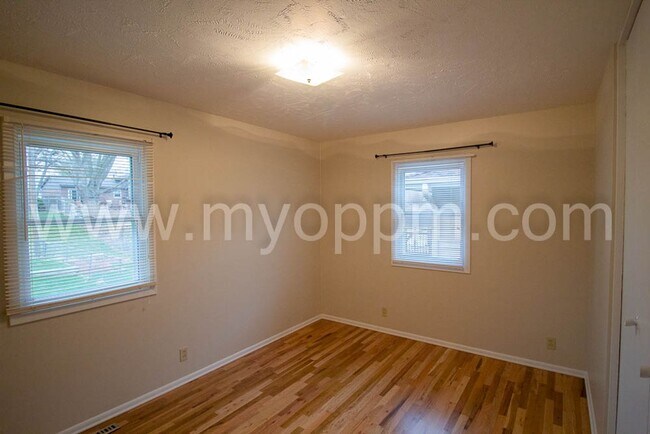 Building Photo - 4 bedroom house with new appliances | 132n...