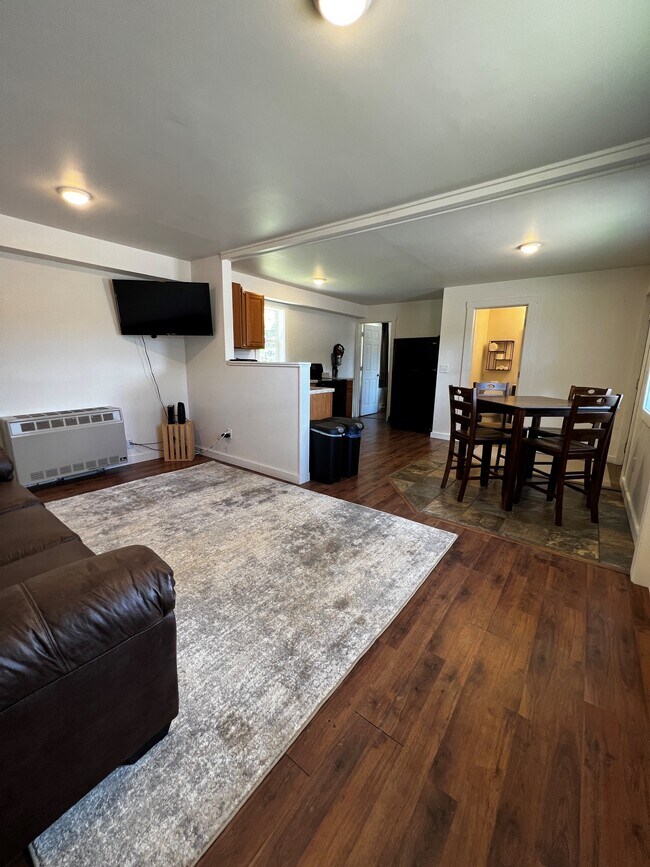 Building Photo - 9197 Cty J-Unit A