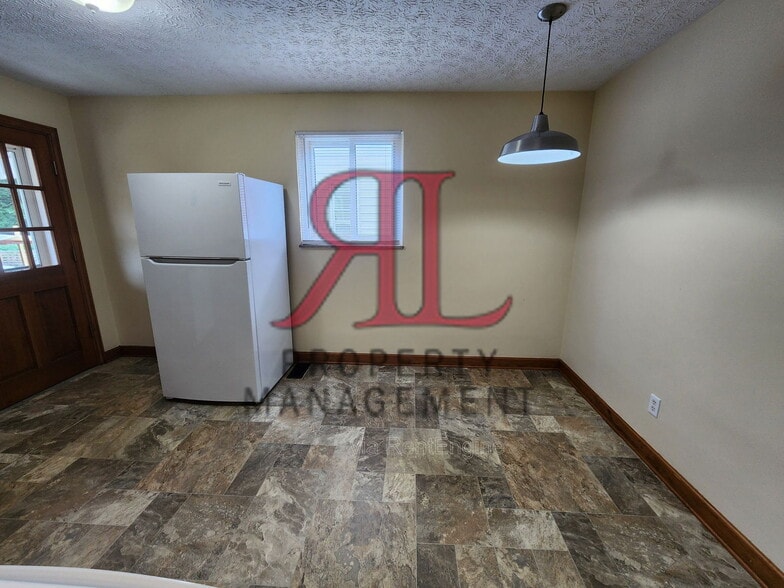 Building Photo - 156 Collingwood Ave