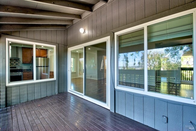 Building Photo - 355 Parkview Terrace