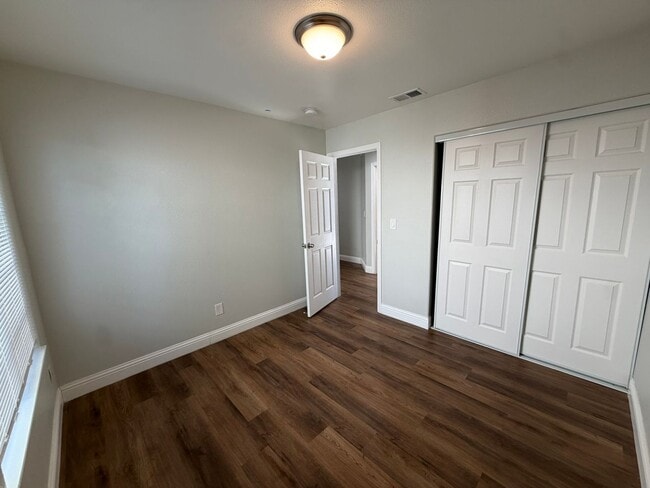 Building Photo - 8267 Moorhaven Way